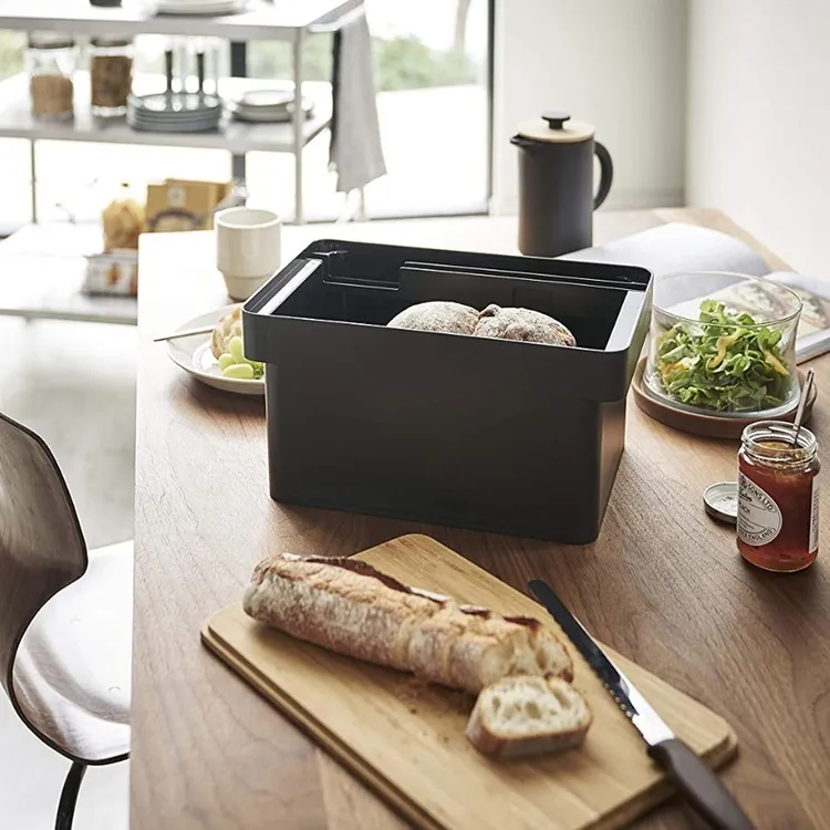 Brödlåda med skärbräda i bambu, TOWER BREAD CASE, Yamazaki, Svart