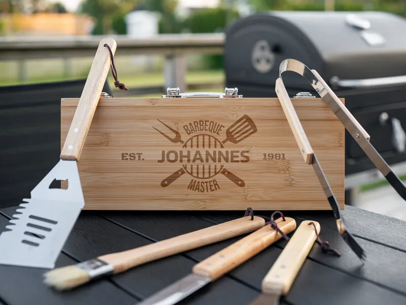 Grillverktyg i Trälåda med Gravyr - 5 Delar