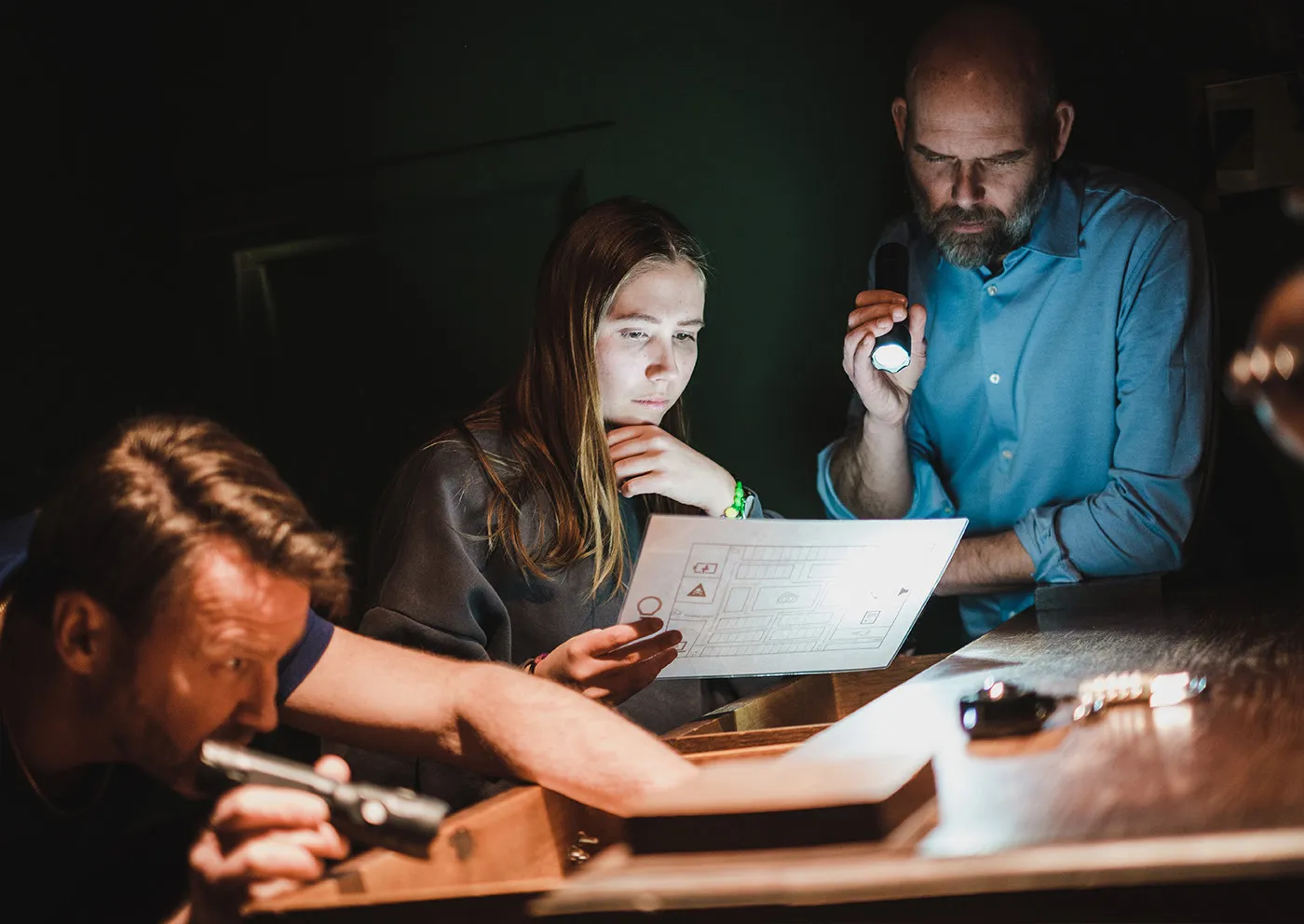 En nyfiken person tar hjälp av sin spelet och känner att en egen måste få följa med hem.