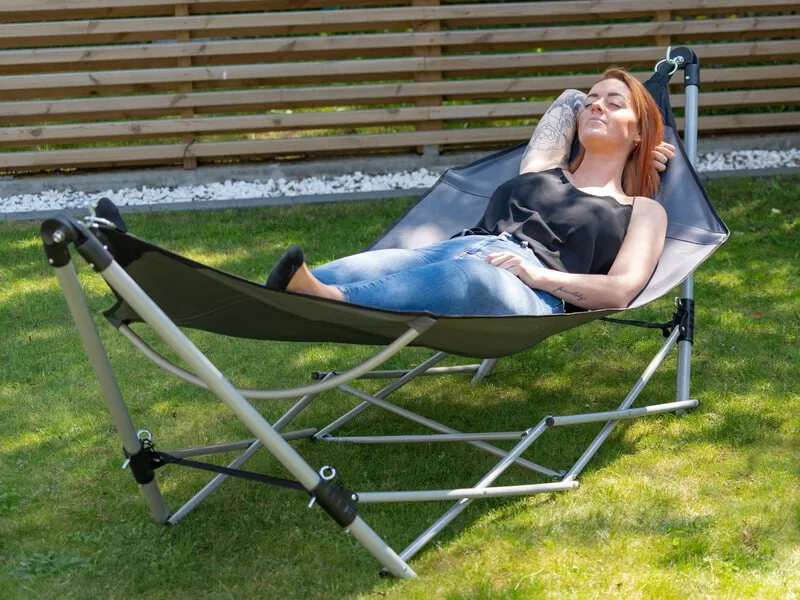 En nyfiken person tar hjälp av sin sommargåva och känner att en egen måste få följa med hem.