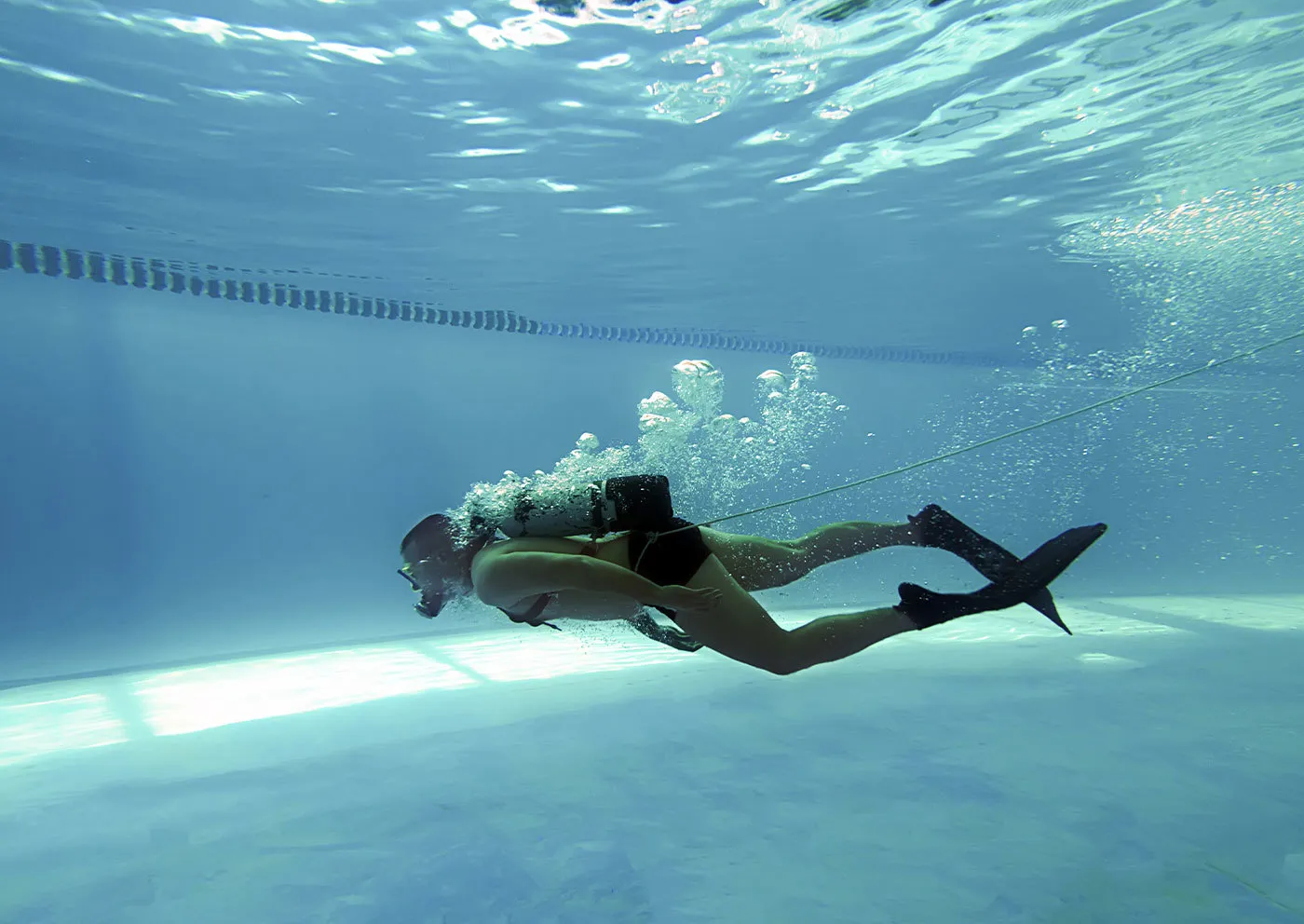 En engagerad användare visar upp sin present för barn och herrar och känner att en egen måste få följa med hem.
